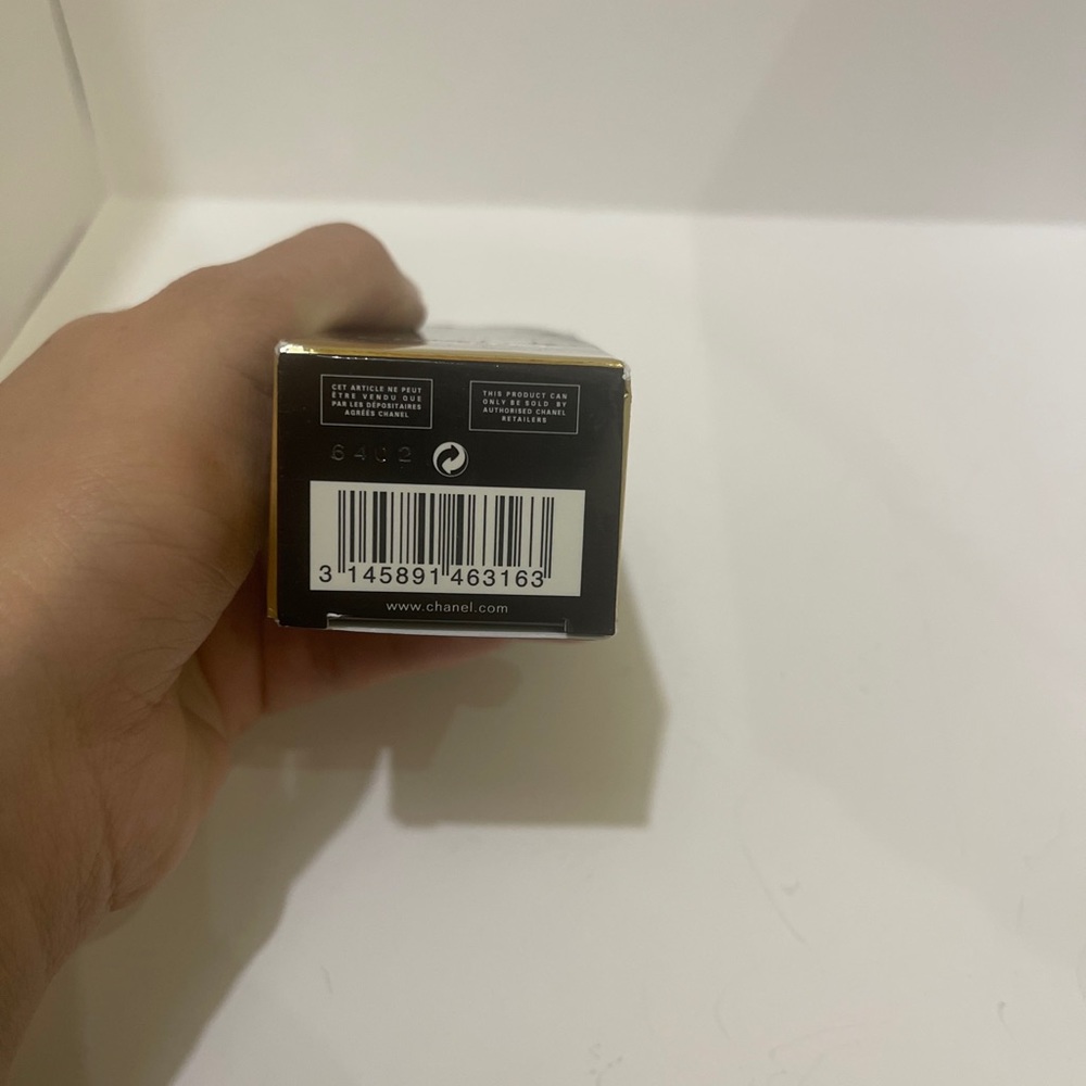 Chanel foundation - Picture 3 of 4
